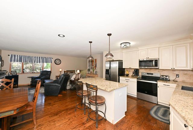 1021 Eton COURT, Hartland, WI 53029