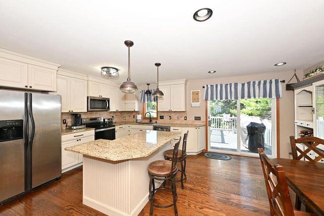 1021 Eton COURT, Hartland, WI 53029