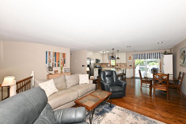 1021 Eton COURT, Hartland, WI 53029