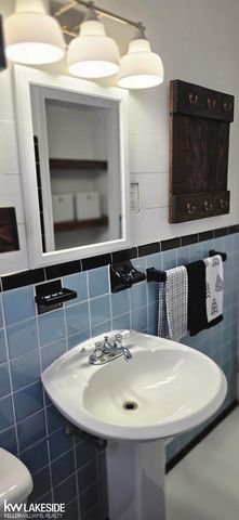 7337 Dale Street, Center Line, MI 48015