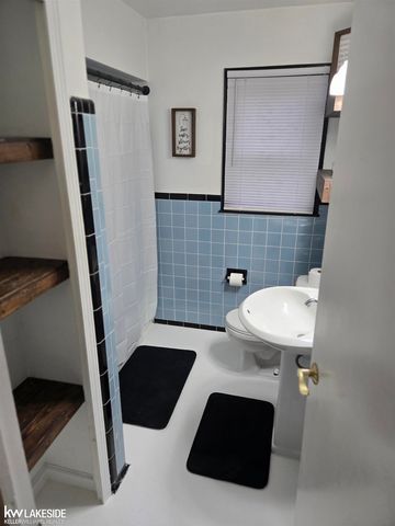 7337 Dale Street, Center Line, MI 48015