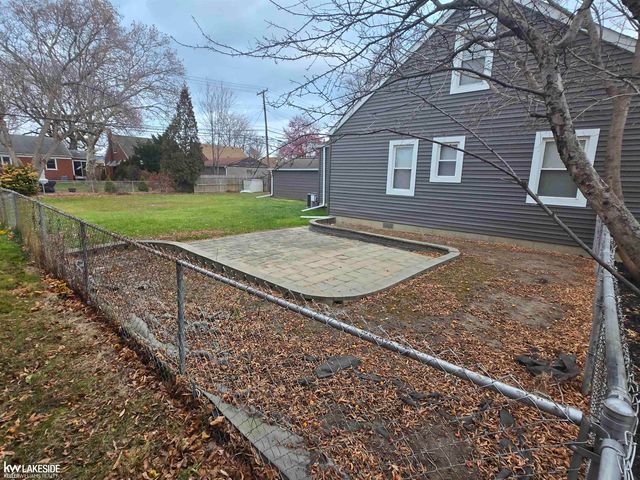 7337 Dale Street, Center Line, MI 48015