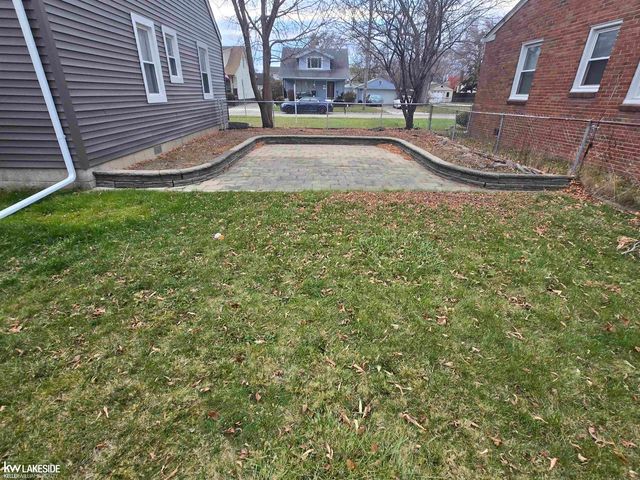 7337 Dale Street, Center Line, MI 48015