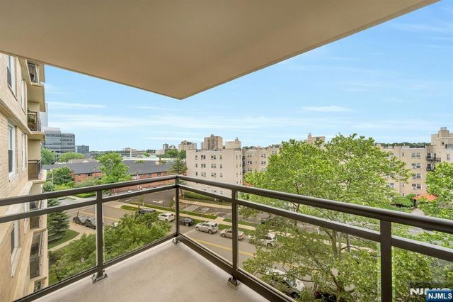 2200 N Central Road 6U, Fort Lee, NJ 07024