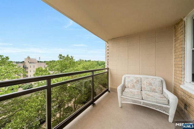 2200 N Central Road 6U, Fort Lee, NJ 07024