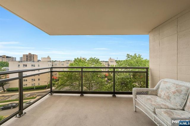 2200 N Central Road 6U, Fort Lee, NJ 07024