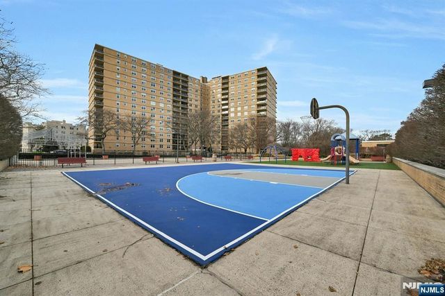 2200 N Central Road 6U, Fort Lee, NJ 07024