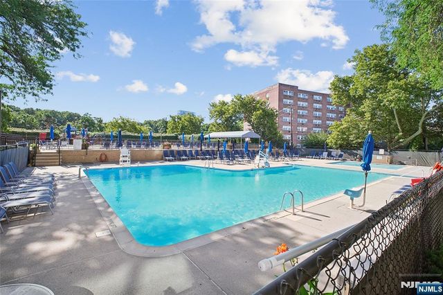 2200 N Central Road 6U, Fort Lee, NJ 07024