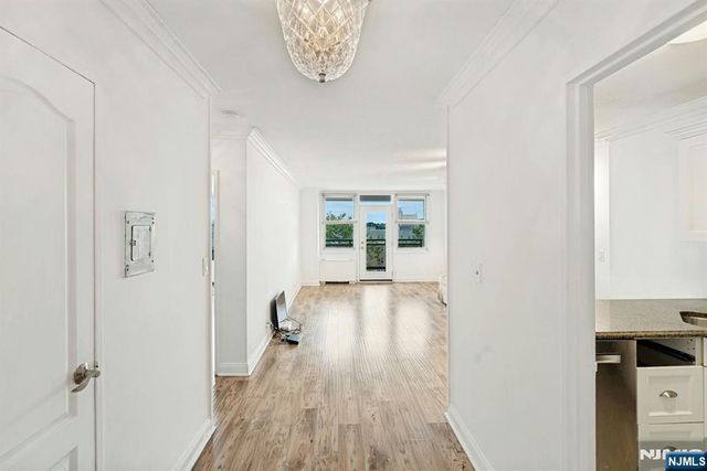 2200 N Central Road 6U, Fort Lee, NJ 07024