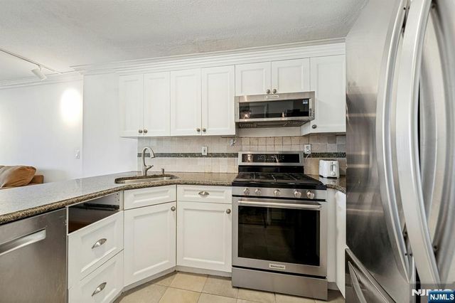 2200 N Central Road 6U, Fort Lee, NJ 07024