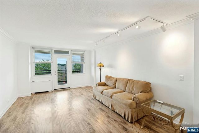 2200 N Central Road 6U, Fort Lee, NJ 07024