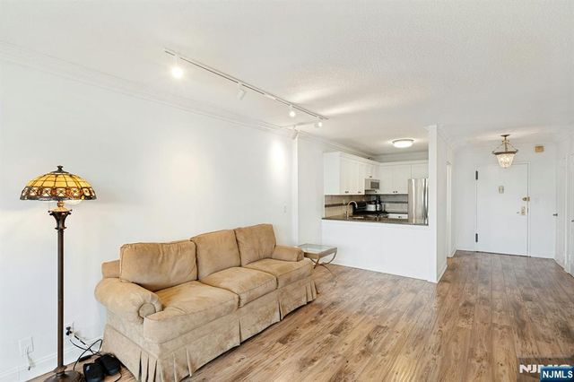 2200 N Central Road 6U, Fort Lee, NJ 07024
