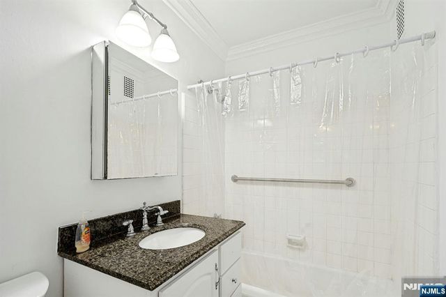 2200 N Central Road 6U, Fort Lee, NJ 07024