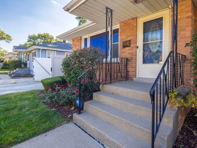 18010 Oakley Avenue, Lansing, IL 60438