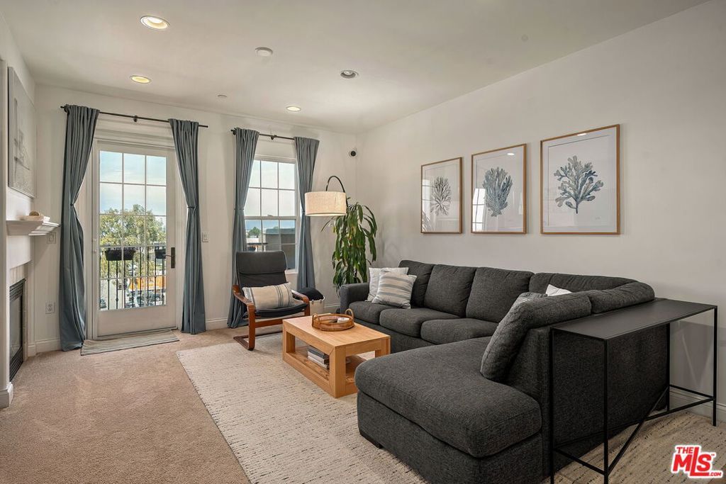 Image 1 of property listing at 12975 Agustin Place 418, Playa Vista, CA 90094