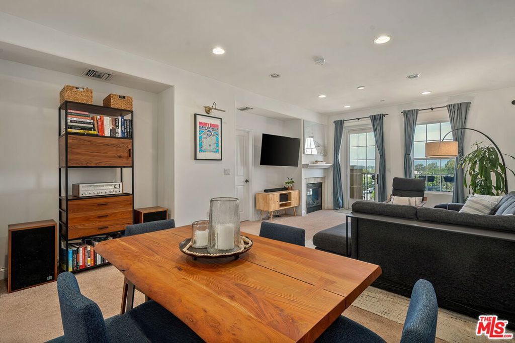Image 10 of property listing at 12975 Agustin Place 418, Playa Vista, CA 90094