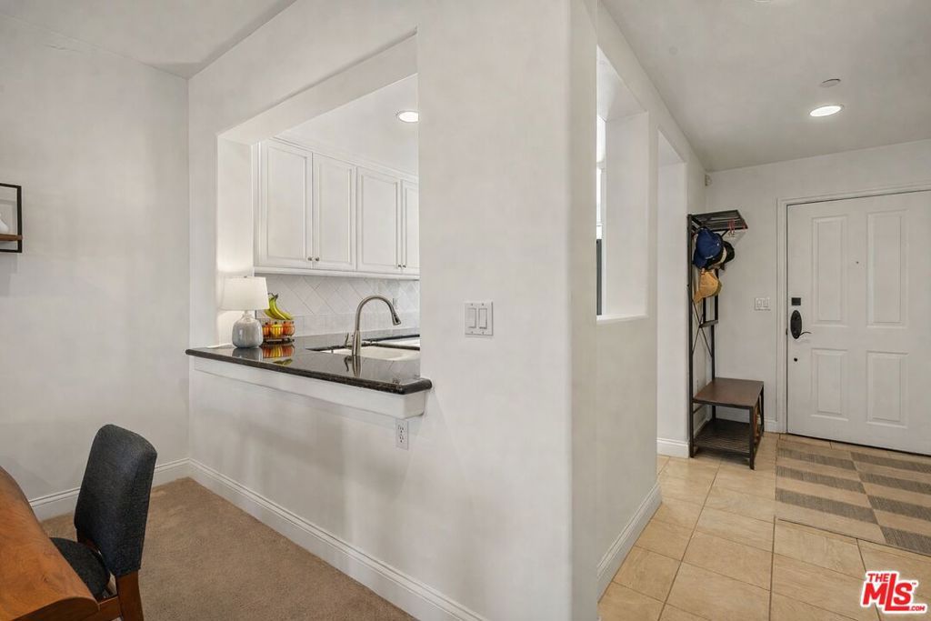 Image 12 of property listing at 12975 Agustin Place 418, Playa Vista, CA 90094