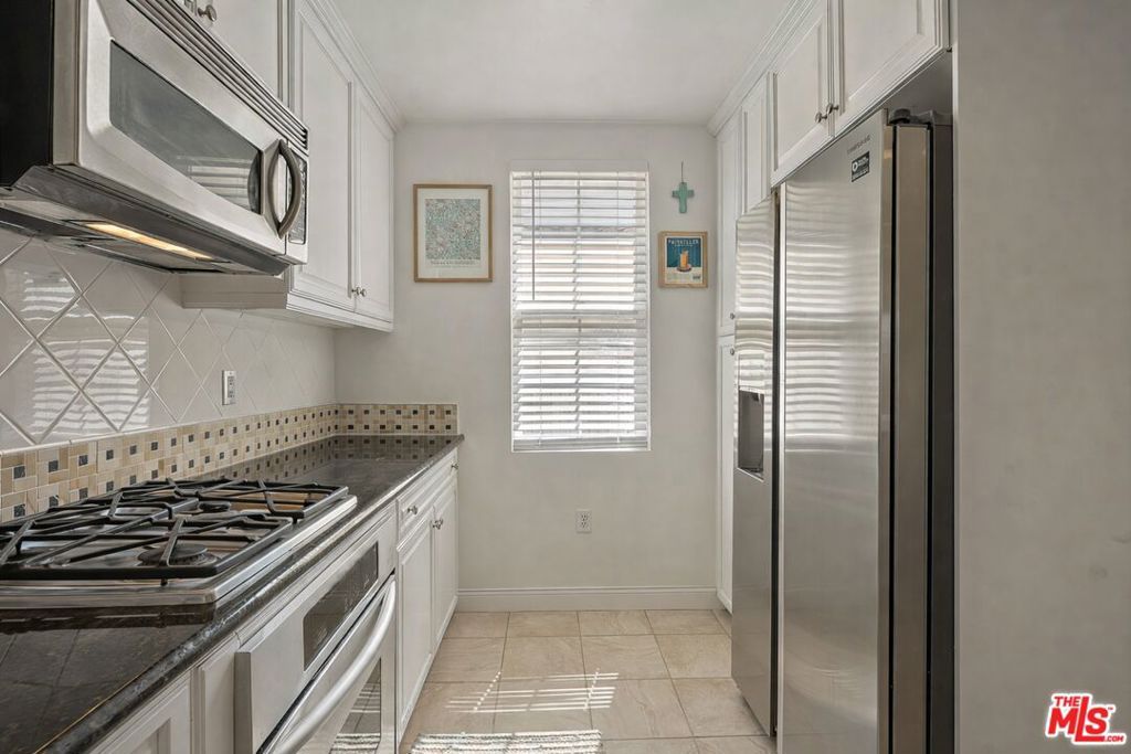 Image 14 of property listing at 12975 Agustin Place 418, Playa Vista, CA 90094