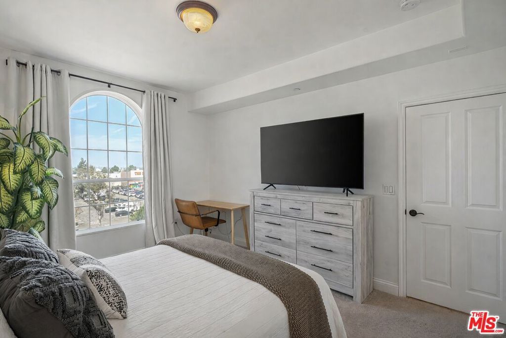 Image 17 of property listing at 12975 Agustin Place 418, Playa Vista, CA 90094
