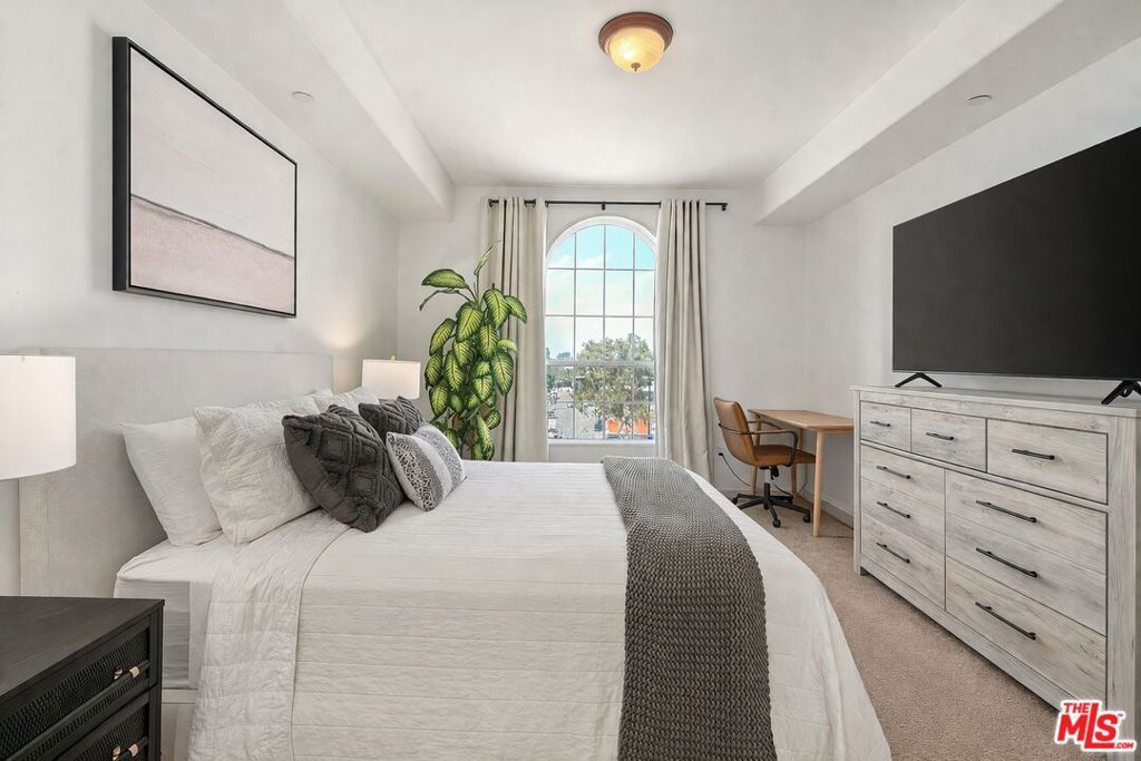 Image 18 of property listing at 12975 Agustin Place 418, Playa Vista, CA 90094