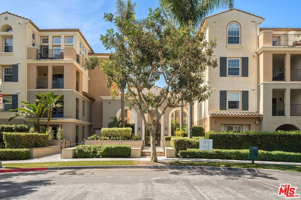 Image 2 of property listing at 12975 Agustin Place 418, Playa Vista, CA 90094