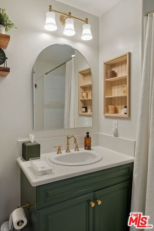 Image 25 of property listing at 12975 Agustin Place 418, Playa Vista, CA 90094