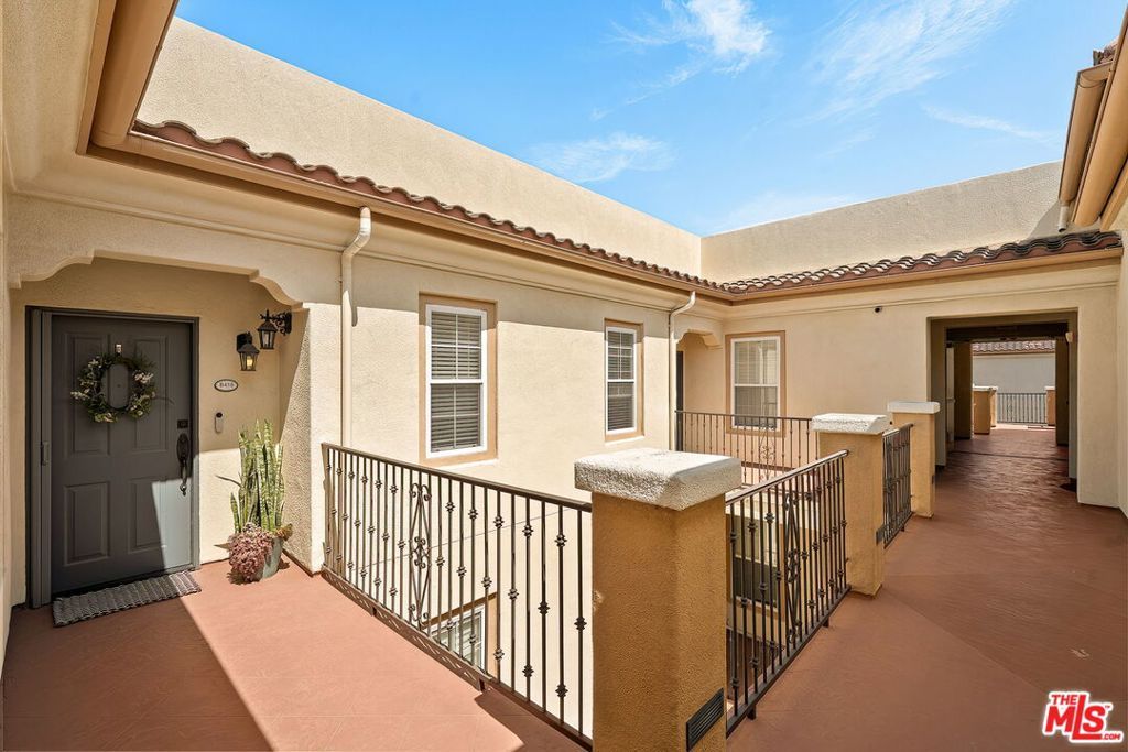 Image 29 of property listing at 12975 Agustin Place 418, Playa Vista, CA 90094