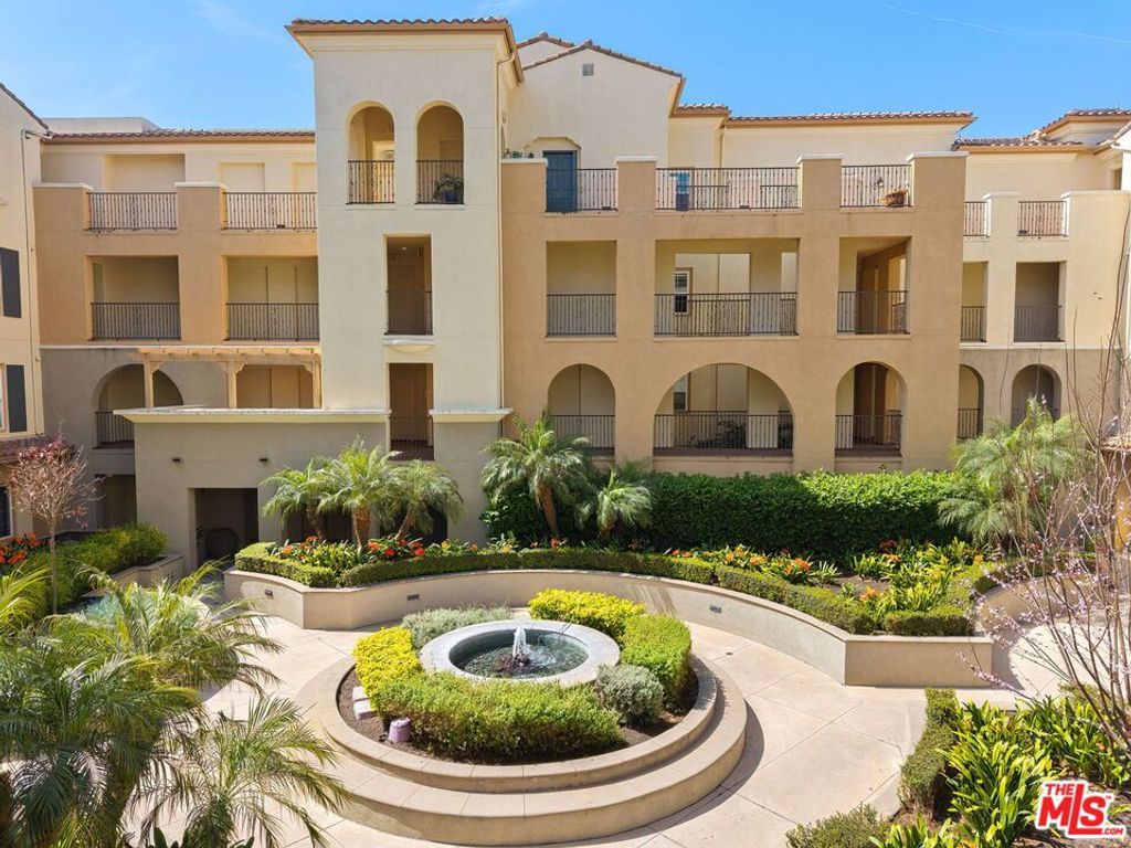 Image 30 of property listing at 12975 Agustin Place 418, Playa Vista, CA 90094