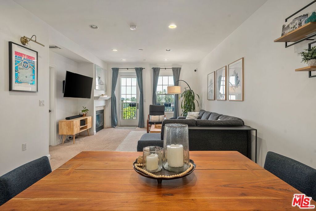 Image 4 of property listing at 12975 Agustin Place 418, Playa Vista, CA 90094