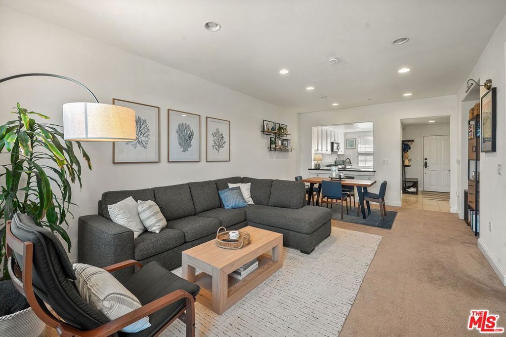 Image 9 of property listing at 12975 Agustin Place 418, Playa Vista, CA 90094