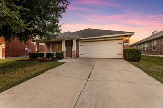 1605 Cardinal Way, Aubrey, TX 76227