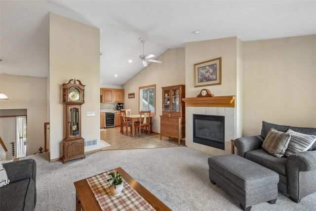 6108 NW 49th Street, Johnston, IA 50131
