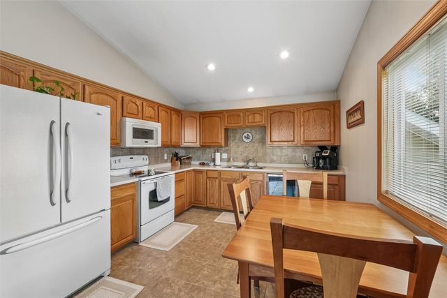 6108 NW 49th Street, Johnston, IA 50131