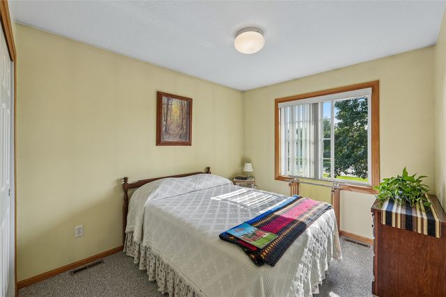 6108 NW 49th Street, Johnston, IA 50131