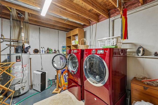 6108 NW 49th Street, Johnston, IA 50131