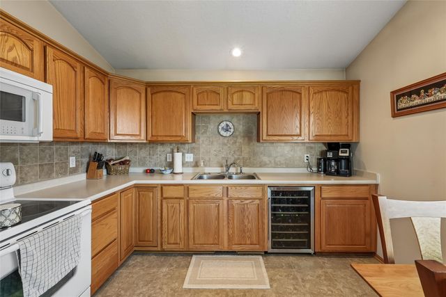 6108 NW 49th Street, Johnston, IA 50131