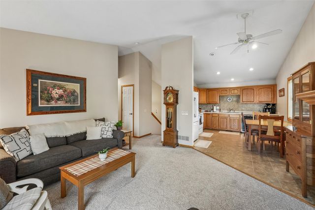 6108 NW 49th Street, Johnston, IA 50131