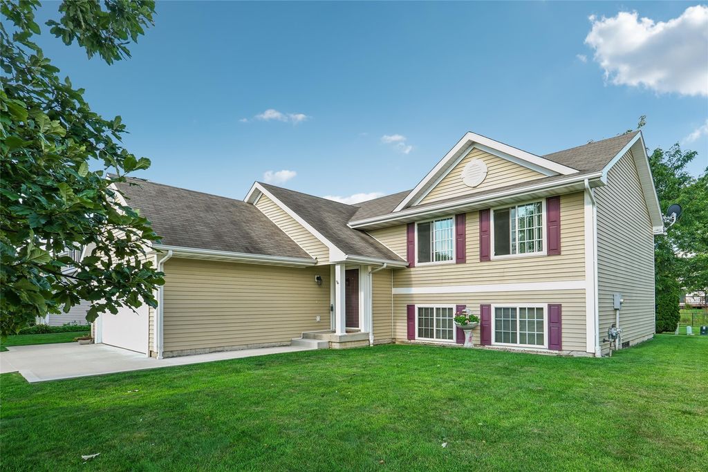 6108 NW 49th Street, Johnston, IA 50131