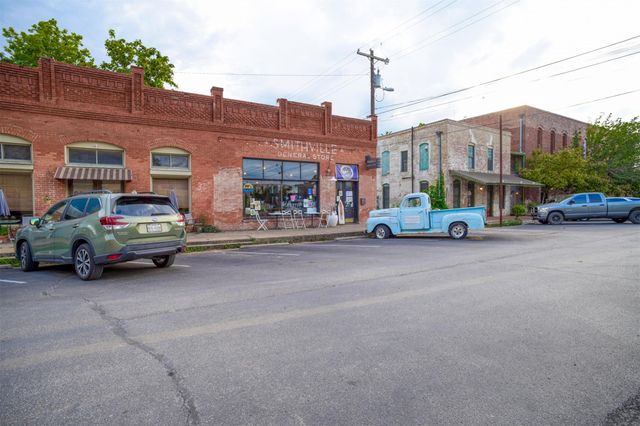 108 NE 2nd ST, Smithville, TX 78957