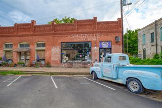 108 NE 2nd ST, Smithville, TX 78957