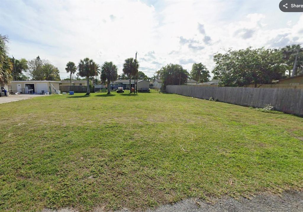 000 URANUS Terrace, West Palm Beach, FL 33403