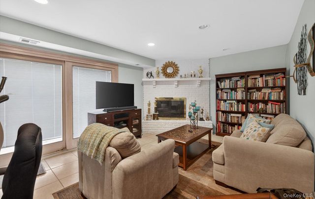 37 Aspen Drive W 37, Woodbury, NY 11797