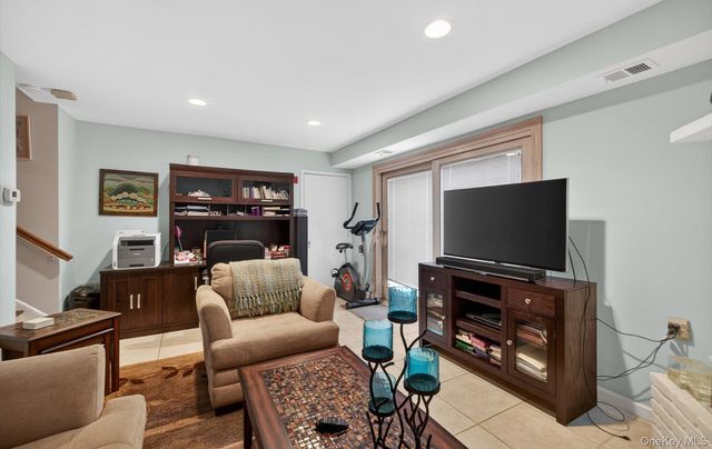 37 Aspen Drive W 37, Woodbury, NY 11797