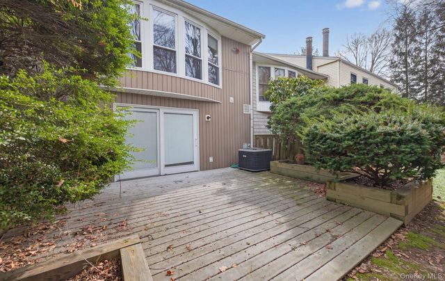 37 Aspen Drive W 37, Woodbury, NY 11797