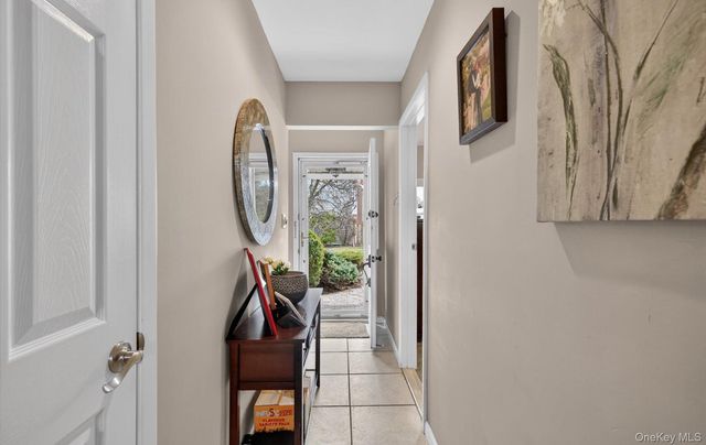 37 Aspen Drive W 37, Woodbury, NY 11797