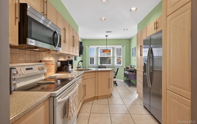 37 Aspen Drive W 37, Woodbury, NY 11797