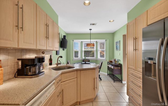 37 Aspen Drive W 37, Woodbury, NY 11797