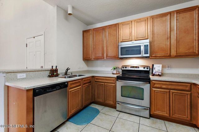 8201 GREEN PARROT Road, 307, Jacksonville, FL 32256