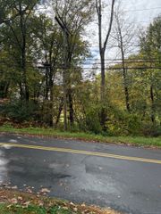 Ellsworth Road, East Windsor, CT 06088