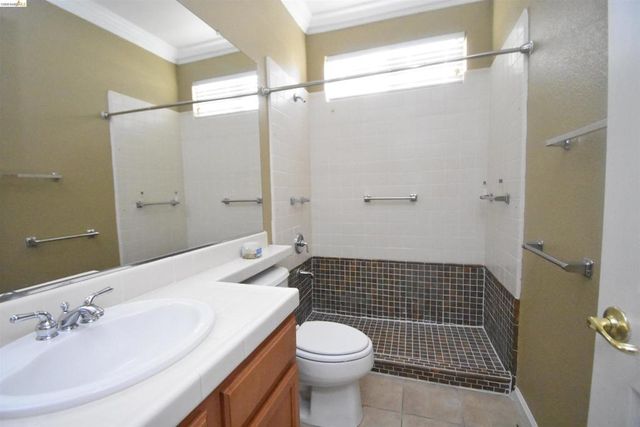 5776 Saint Andrews Dr, Stockton, CA 95219